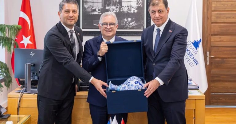 İzmir’de Diplomatik Coşku: Dominik Cumhuriyeti’nin Ankara Büyükelçisi ve Heyeti Şehrin Kalbinde Buluştu