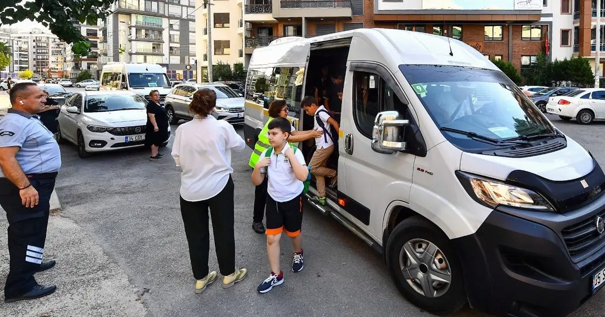 İzmir’de Okul Servis Ücretlerinde Sarsıcı Düzenleme: Müşterek Ceza ve Yeni Plaka Kurallarıyla Taşıma Ahlakında Devrim