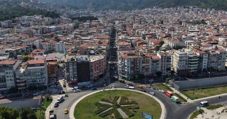 İzmir’in Balçova’sında Yol Şöleni: Yeni Asfalt ve Hızlı Dokunuşlarla Modernleşen Cadde Yolları