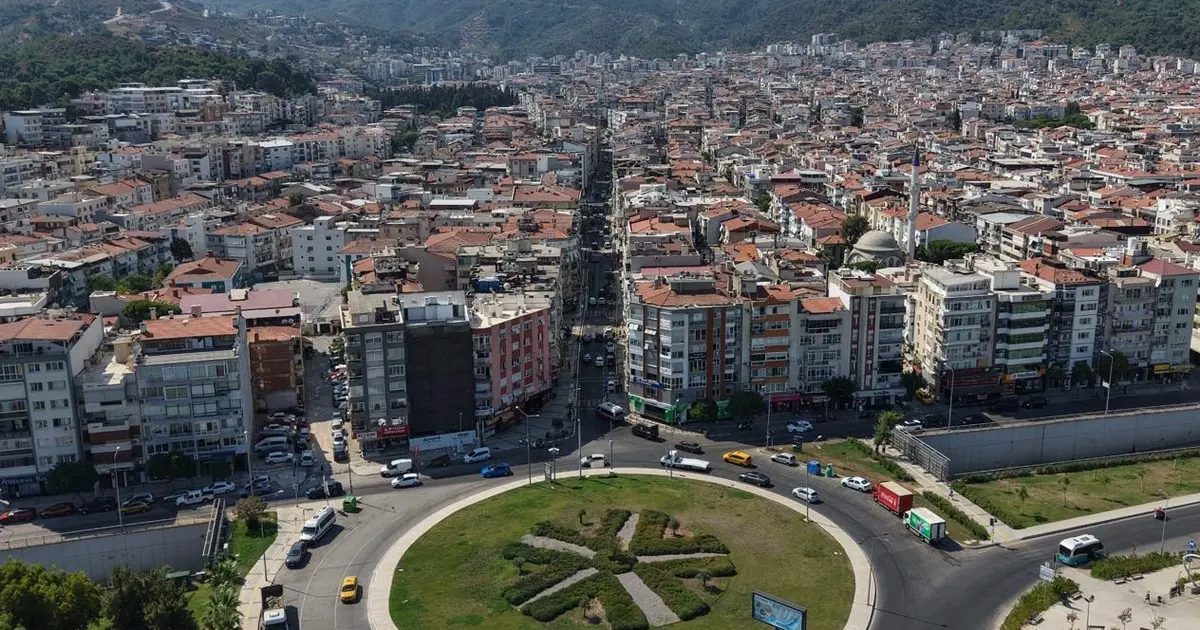 İzmir’in Balçova’sında Yol Şöleni: Yeni Asfalt ve Hızlı Dokunuşlarla Modernleşen Cadde Yolları