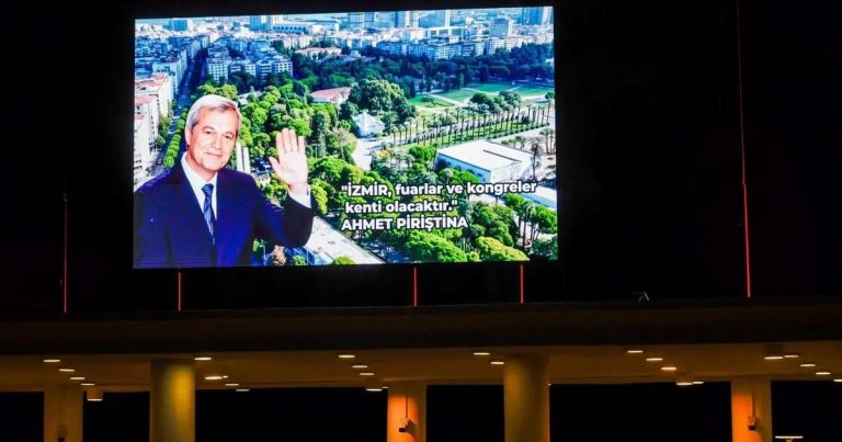İzmir’in Hafızasında LED Işığıyla Yaşayan Piriştina Vizyonu