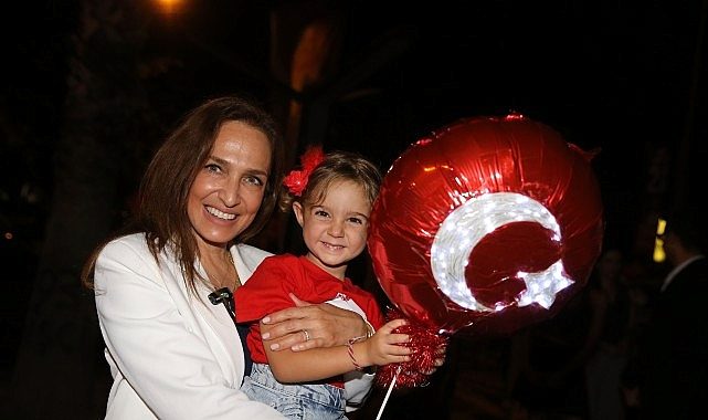 Karşıyaka’nın Zaferlerle Örülü Gününe Açılan Gemi: Denizlerimizin Kalbinde Bir Temaşa