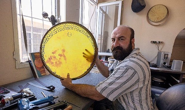Kemeraltı’nın Ateşinde Doğal Miras: Ustalar, Sırlarla Dolu Demir ve Müziğin Büyüleyici Efkârı