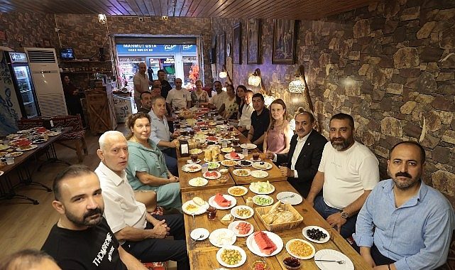 Kemeraltı’nın Yeniden Canlandığını Anlatan Zirve: İzmir’in Kalbi Konakta Buluştu ve Geleceğe Umutla Bakıldı