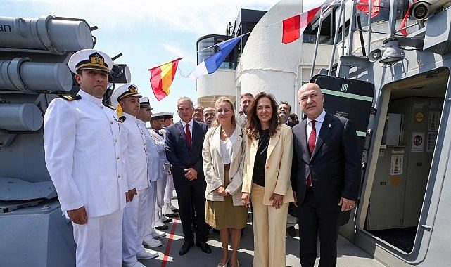 Kıyıların Koruyucusu: Denizlerin İzinde Karşıyaka’nın Zafer Bayramı Hikayesi