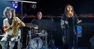 Marina Geceleri İzmir’de Unutulmaz Bir Yaz Rüzgârı: Nefes+ Sahnesinde Rebetika Akımı