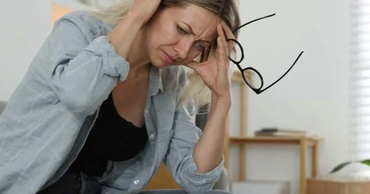 Menopoz ve Baş Ağrısı: Hormonal Dalgaların İzinde Kadın Sağlığına Yaklaşım