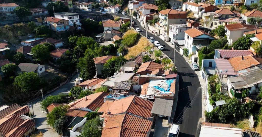 Narlıdere’de Yol Seferberliği Tam Gaz Devam Ediyor: 40 Bin Metrekarelik Hedef Yolda