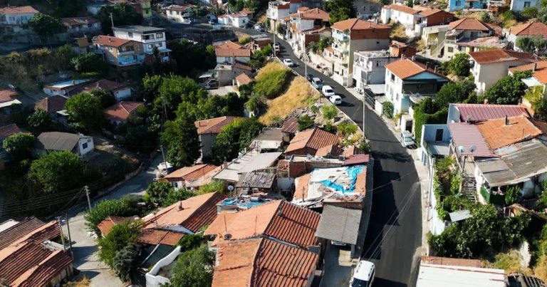 Narlıdere’de Yol Seferberliği Tam Gaz Devam Ediyor: 40 Bin Metrekarelik Hedef Yolda