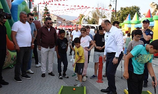 Renklerin Sahnede Buluşması: Anadolu’nun Hikayesini Geyve’de İçten ve Coşkulu Bir Şenlikte Yaşamak