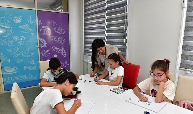 Sanatın Açılan Kapıları: Çiğli’de Kurslarla Büyüyen Yürekler ve Tozu Dumanı Olmayan Yetenekler