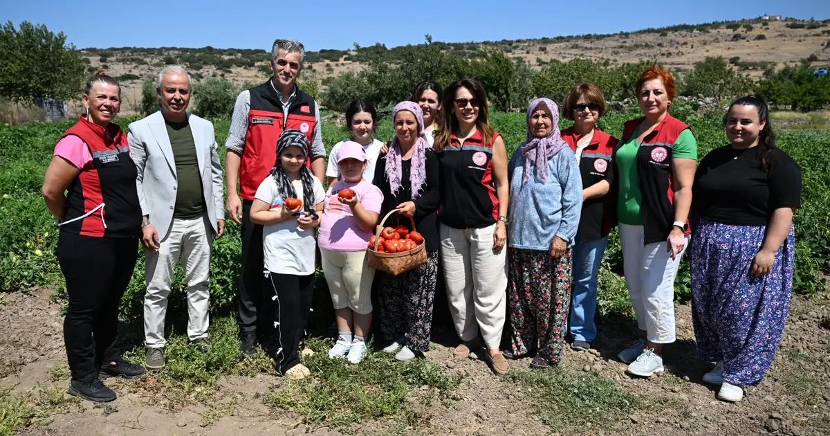 Yamanlar Tarla Domatesi İçin Tarla Günü Coşkusu ve Üreticiyle Saha İş Birliği