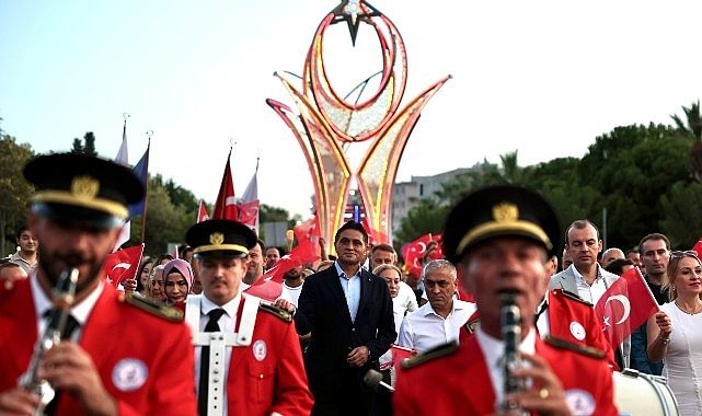 Zaferin Rüzgarıyla Yolları Aydınlatan Şehrin Coşkusuna Yolculuk: Anadolu’nun Diriliş Hikayesi