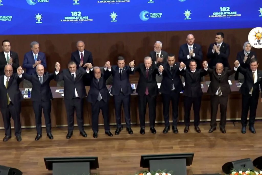 AK Parti’de 9 Belediye Başkanlığı Yeni Katılımla Safta: Rozetler Sahiplerini Buldu