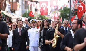 Aradan 104 Yıllık Işığın İzinde: Cesaret, Dayanışma ve Bağımsızlık Aydınlığı