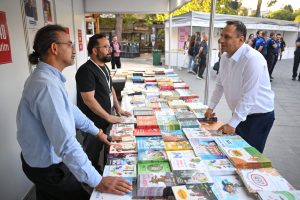 Attila İlhan Anısına 7. Homeros Kitap Günleri Coşkusu Başladı: İzmir’de Kitap, Şiir ve Söyleşi Rüzgarı</main_title>