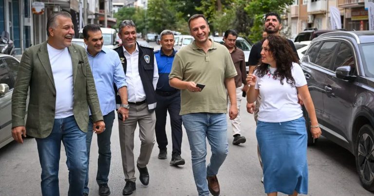 Bornova’da Sokaktan Yönetim: Eşki, Yeşilova’da Hızlı ve Yerinde Hizmetle Sonuç Alıyor