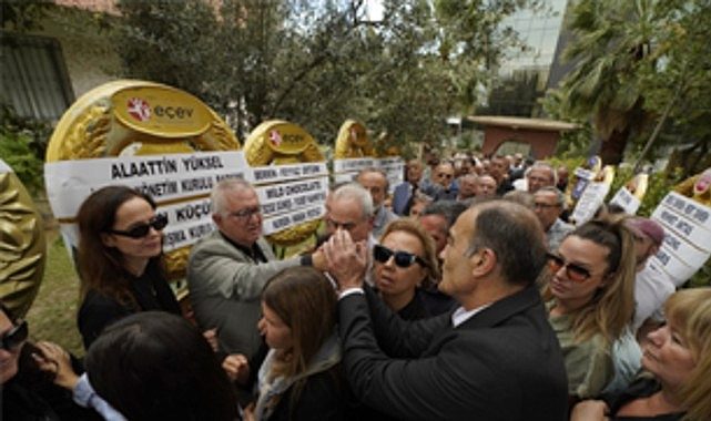 Burhan Özfatura’nın Yolculuğu ve İzmir’in Sözlü Duruşu: İki Dönem Başkanın Veda Töreni ve Mirası