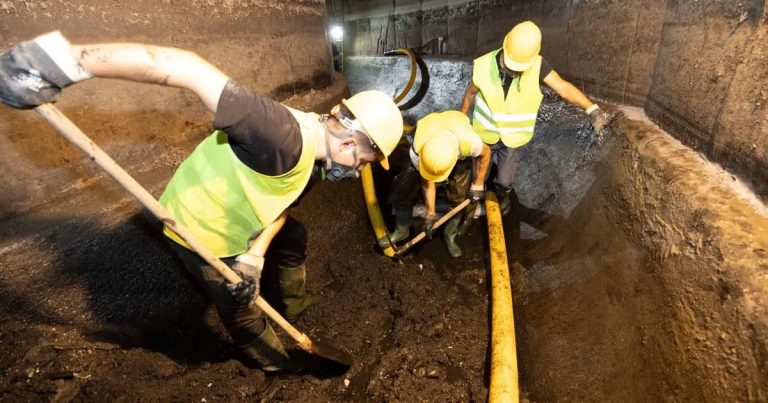 Çalışmalarla Kanalın Güçlenmesi: İzmir’de Atık Su Hattında Yeni Epoksi Koruması ve Temizlik Hamlesi