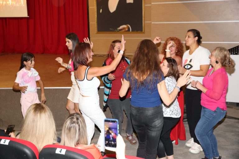 Çiğli’de Sanatın ve Eğlencenin Yeni Sezonu Ayrıntılı Bir Gecede Başladı