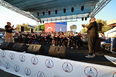 EFEST 2026: İzmir’de Çocuklar ve Gençler Sahne Alkışlarıyla Büyüledi