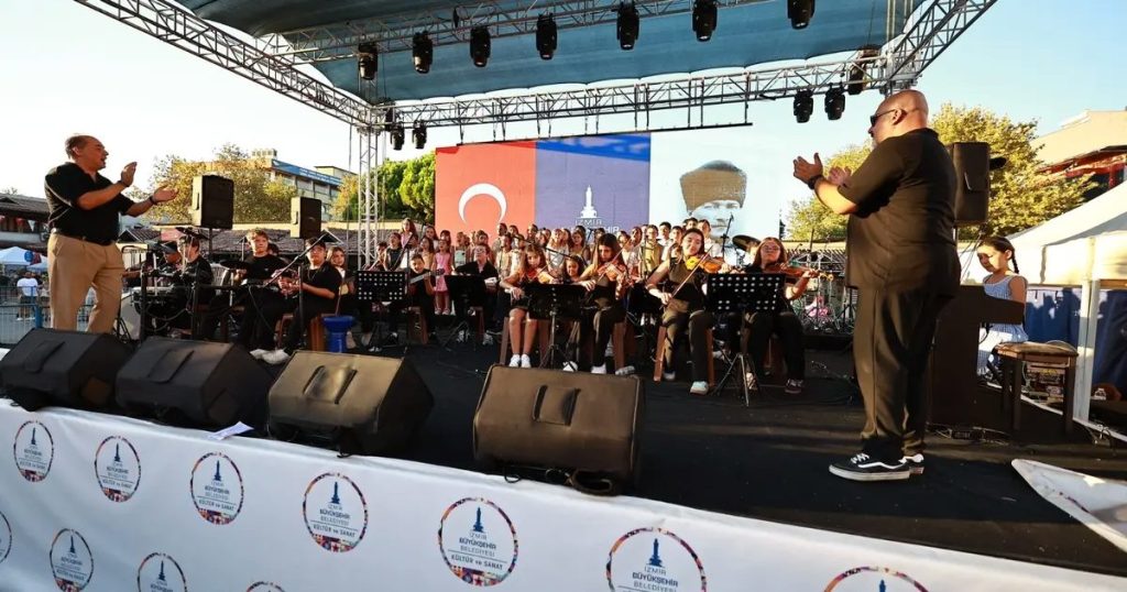 EFEST 2026: İzmir’de Çocuklar ve Gençler Sahne Alkışlarıyla Büyüledi