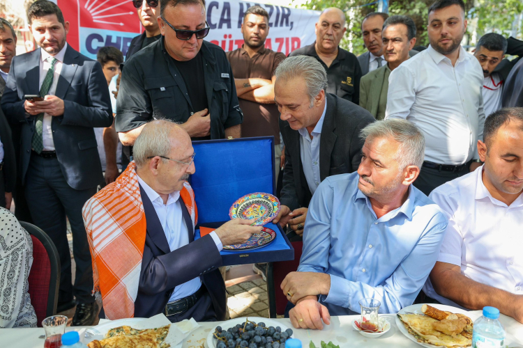 Emek ve Sosyal Devlet Vurgusu: Kılıçdaroğlu Köylülerle Buluştu