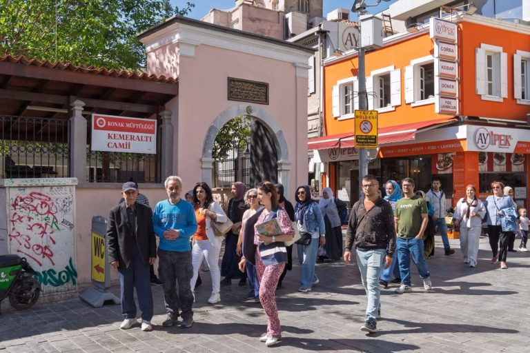 Emekliler İçin İzmir’de Ücretsiz Kültür ve Doğa Turu Seferberliği