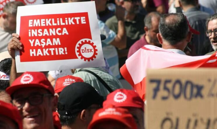 Emekliler İçin Yaşama Doygunluk: İzmir’de Sokağa Çıkan Talepler ve Acı Haber