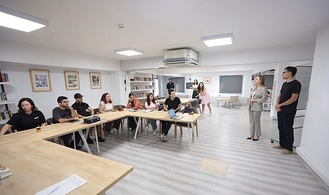 Gençliğin Dijital Yarınında Yapay Zeka Atölyesi: Konak Belediyesi, Üreteceğin Flintı Başlıyor