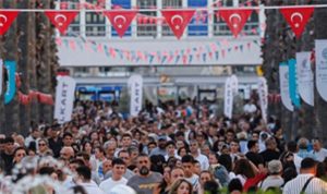 İEF’in Işığında Şehrin Ritmi: İzmir’in 95. Kapıdan Dünyaya Açılan Tüneli