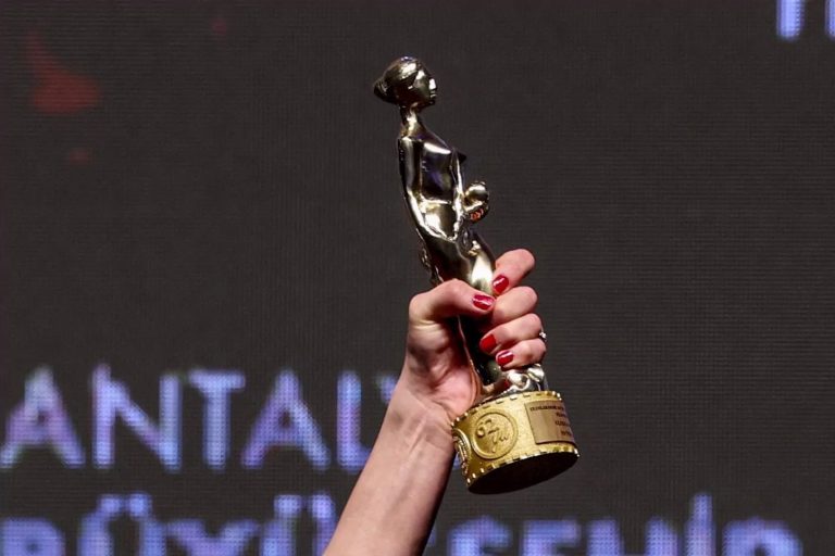 Işığın Yollarında Altın Portakal: Antalya’da Başlayan Dünya Gösterimlerinin Sırları ve Umut Dolu Sinema Yolculuğu