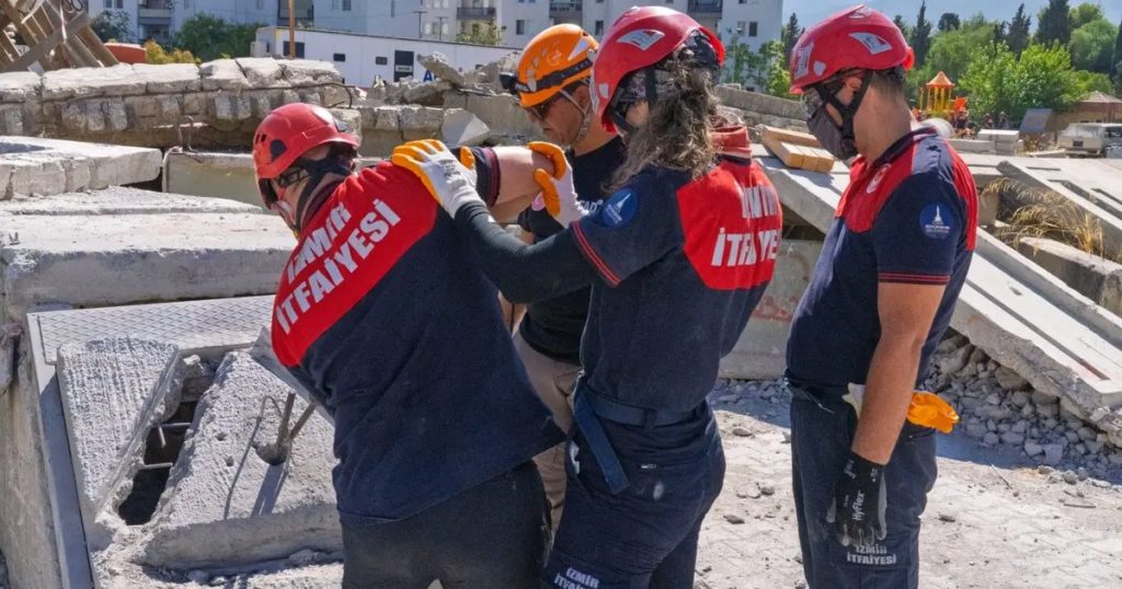 İzmir İtfaiyesi Yükselen Gösterge: Ağır Arama-Kurtarma Yeterlilikleriyle Afetlere Hazır, Uluslararası Standartlarda Proje Rüzgarı Estiriyor