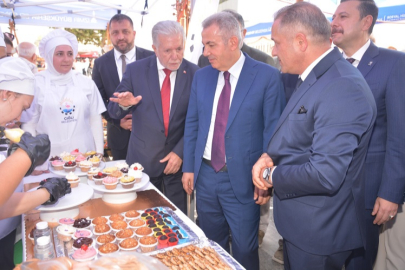 İzmir’de Ahilik Haftası Karnavalı: Esnafın Renkli Korteji ve Anlamlı Vefası