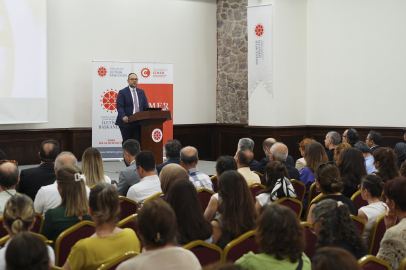 İzmir’de Kamu Görevlileri İçin Zorunlu Dijital İletişim Eğitimi Başladı: Dezenformasyonla Mücadele ve Akılcı Bilgi Yönetimiyle Yeni Dönem