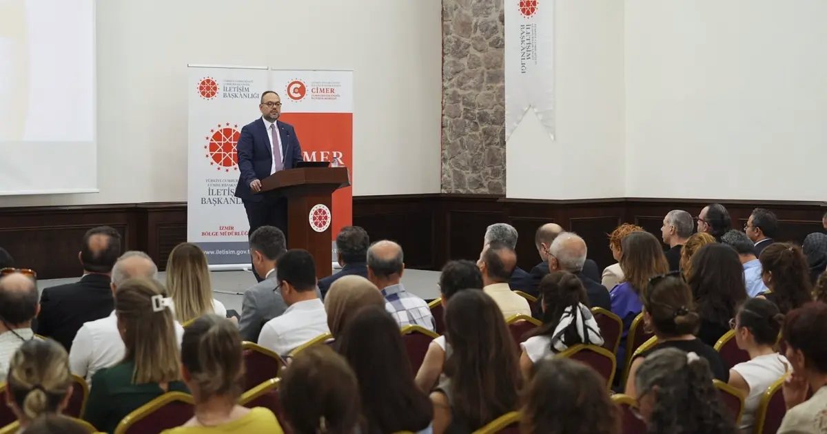 İzmir’de Kamu Görevlileri İçin Zorunlu Dijital İletişim Eğitimi Başladı: Dezenformasyonla Mücadele ve Akılcı Bilgi Yönetimiyle Yeni Dönem