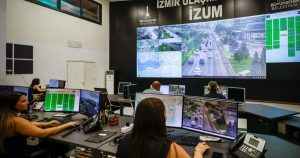 İzmir’de Okul Saatlerinde Trafik İçin Acil Önlemler Devrede: 622 Kavşak ve 85 Kamerayla Anlık İzleme