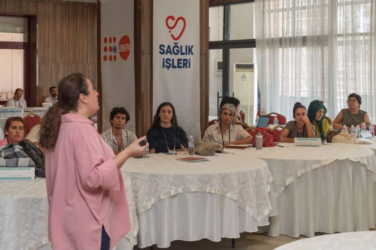 İzmir’de Sağlık Aracıları: Toplumsal Cinsiyet Eşitliğini Güçlendiren Önleyici Ağ Kuruluyor