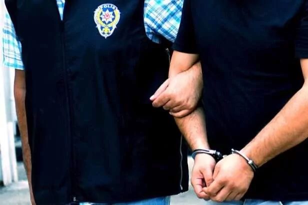 İzmir’de Yasadışı Göç ve Pasaport Hackerları: Sahte Belgelerle Türk Vatandaşlığı Yolunda Büyük Operasyon