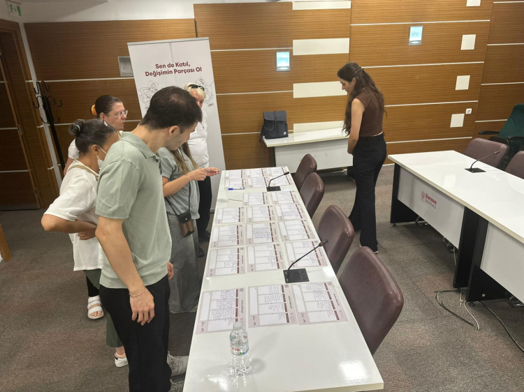 İzmir’de Yurttaş Meclisleriyle Şehrin Gündemi: 115 Öneriyle Birlikte Hareket