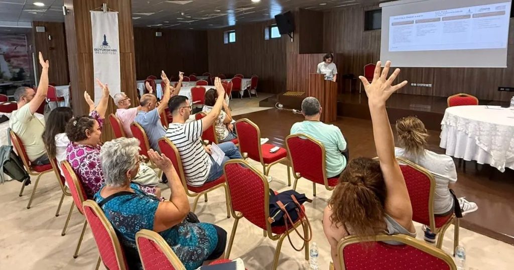 İzmir’de Yurttaş Meclisleriyle Şehrin Gündemi: 115 Öneriyle Birlikte Hareket