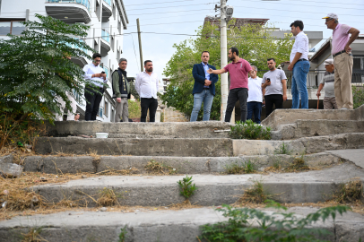 İzmir’in Bornova’sunda Yollar Yeniden Hayat Buluyor: Merdivenler ve Korkuluklar Uzun Yıllık Beklentiyi Gerçeğe Dönüştürüyor