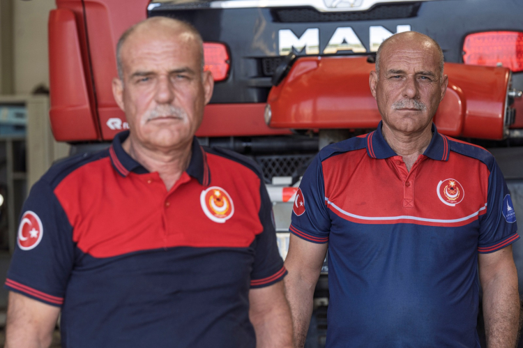 İzmir’in İkiz Kahramanları: 33 Yıldır Aynı Yolda, Aynı Yaşamı Paylaşan İtfaiyeciler
