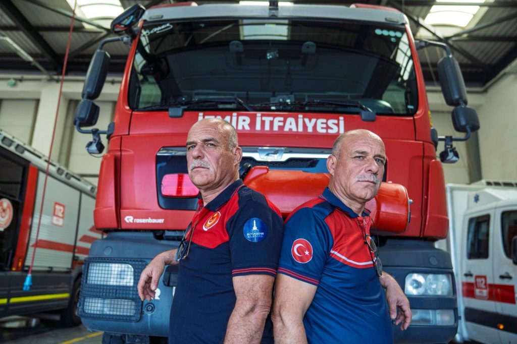 İzmir’in İkiz Kahramanları: 33 Yıldır Aynı Yolda, Aynı Yaşamı Paylaşan İtfaiyeciler