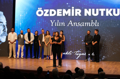İzmir’in Sahne Sıcaklığı: Özdemir Nutku Tiyatro Ödülleri’nde Dört Ödülle Büyük Başarı