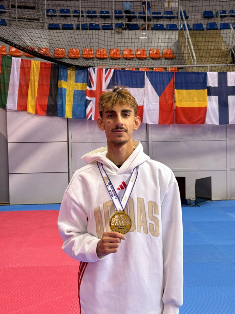 İzmirli Taekwondo Yumruğu: Avrupa Arenasında Altın ve Bronzla Zirveye Tırmanış