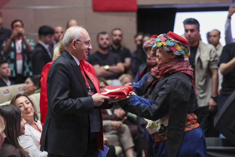Kadınların Gücüyle Cumhuriyetin Yeniden İnşa Edilişi: Kılıçdaroğlu’nun Kadınlar İçin Vizyonu