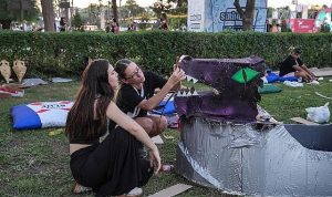 Karton Dalgaları: Genç Zihinlerin Tasarım Okyanusunda Yelken Açan İzmir Karton Tekne Macerası