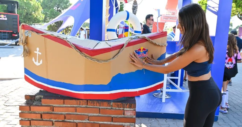 Karton Tekneler Yarışı: Genç TasarımcılarKendini Geliştirmek İçin Kültürpark’ta Buluştu