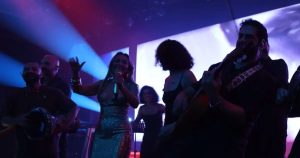 Kıbrıs’ta Kardiyovasküler Akademi’nin Gala Gecesi’nde Sürpriz Enerji: Ziynet Sali’nin Performansı Kesintiyle Bile Büyüledi